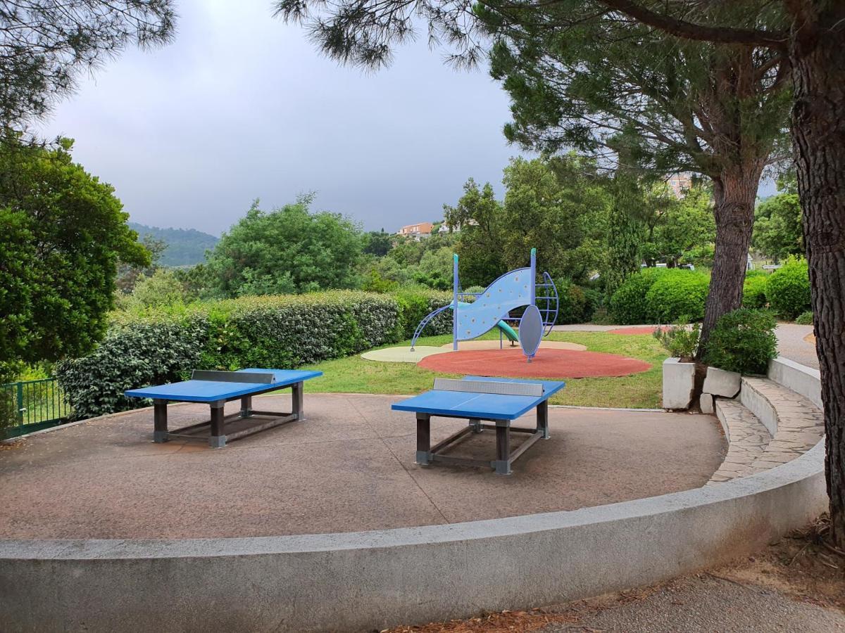 Les Issambres Appart 6 Pers Grande Terrasse Superbe Vue Mer Et Golfe De Saint Tropez, Piscine Exterior photo